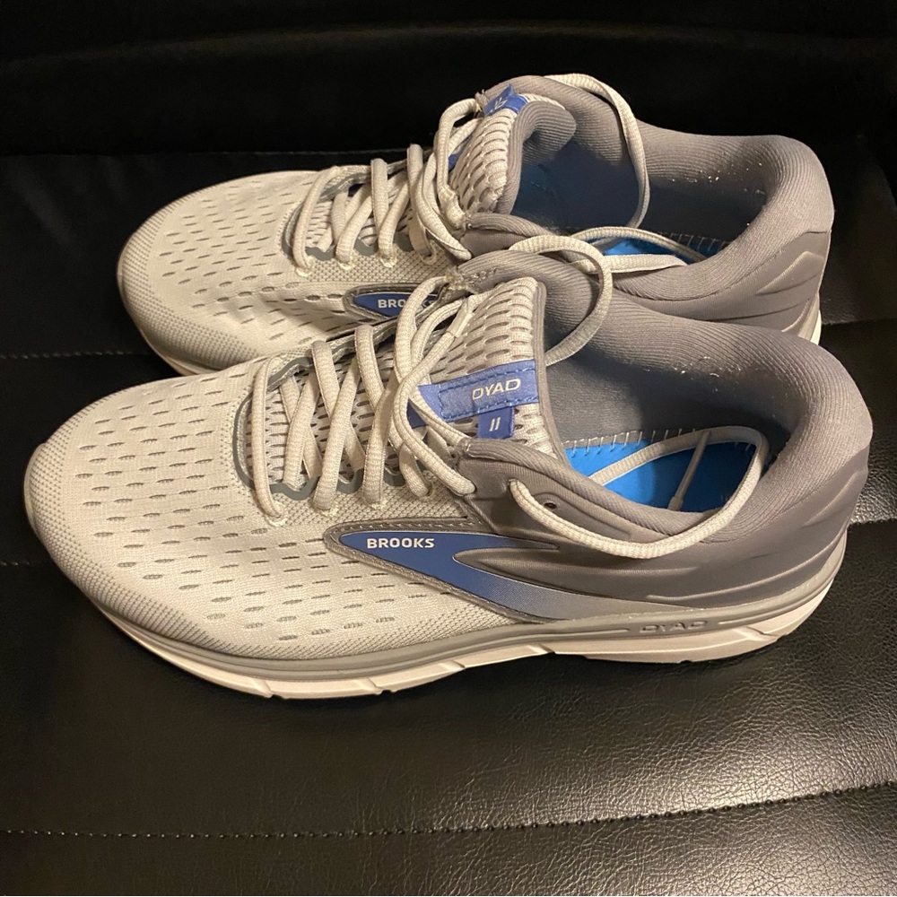 Brooks Dyad 11 Walking Shoes - Picture 8 of 12